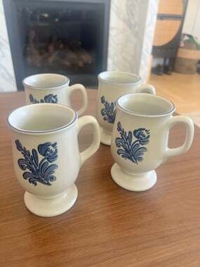 Pfaltzgraff Yorktowne Footed Pedestal Mugs Set of 4